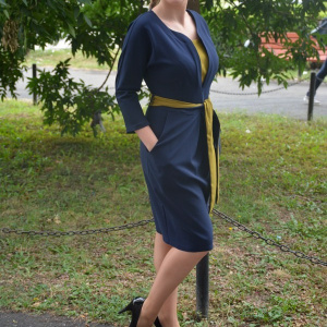 Rochie bleumarin masura mare cu insertii de tesatura mustarie - Img 2