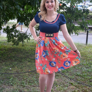 Rochie casual, bleumarin-corai, cu imprimeu floral si insertie de dantela - Img 2
