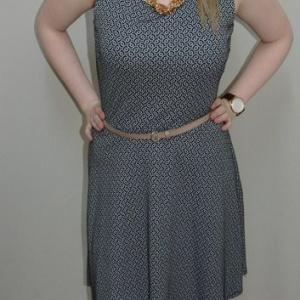 Rochie casual, neagra, model fara maneci, in clos, cu curea subtire in talie - Img 2