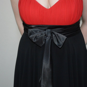 Rochie cu breretele rafinate, nuanta de rosu, fundita fashion - Img 2