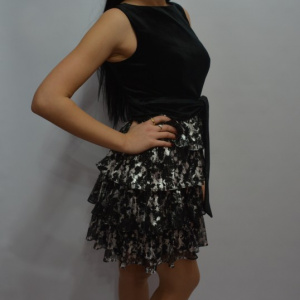 Rochie de gala din catifea neagra, volanase cu design argintiu - Img 6