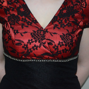 Rochie de gala, model cu dantela neagra peste saten visiniu - Img 3