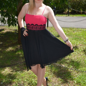 Rochie de gala scurta, cu fusta din voal negru si top plisat roz - Img 2