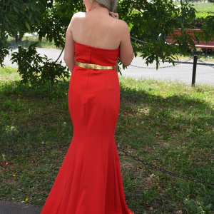 Rochie de gala tip sirena, de culoare rosie cu detaliu auriu - Img 6