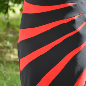 Rochie de vara, croi clasic, cambrat, nuanta neagra cu dungi rosii - Img 7