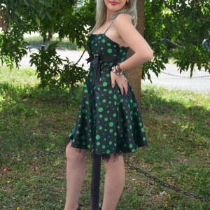 Rochie deosebita, cu buline verzi pe fond negru, model evazat - Img 4