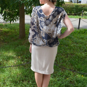 Rochie eleganta cu aspect de costum, bluza gri si fusta crem - Img 4