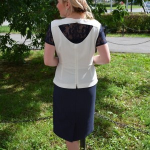 Rochie eleganta de culoare alba cu design dantelat bleumarin - Img 6