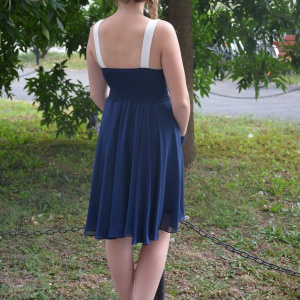 Rochie eleganta, de culoare bleumarin jos si alba in partea de sus - Img 4