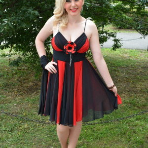 Rochie eleganta , rosie , cu benzi negre din voal - Img 2