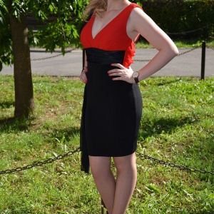 Rochie eleganta, scurta, nuanta negru-rosu, cu croiala cambrata - Img 2