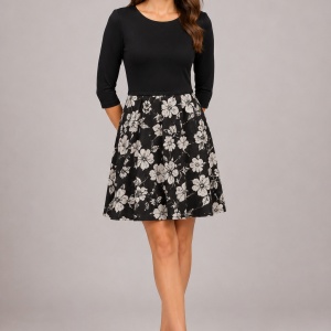 Rochie fashion, nuanta de negru-mov, detaliu auriu chic