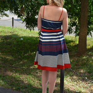 Rochie feminina ,cu dungi subtiri alb-bleumarin-rosu - Img 5