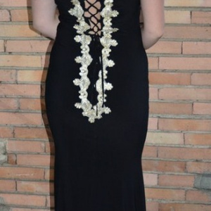 Rochie lunga de seara, culoare neagra cu aplicatii de dantela aurie - Img 6