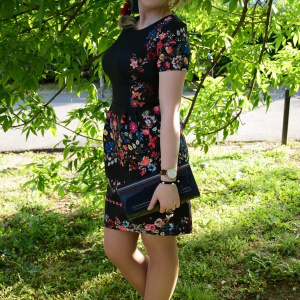 Rochie neagra, imprimeu cu aspect de broderie multicolora - Img 3