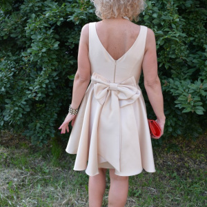 Rochie scurta de nunta, croi evazat, fara maneca, nuanta bej - Img 4