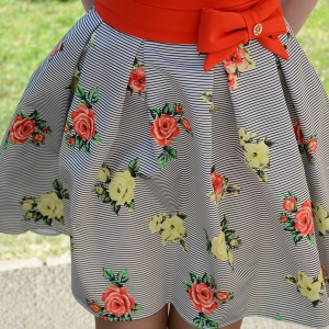 Rochie scurta de ocazie, nuanta corai cu design de dungi, flori - Img 7