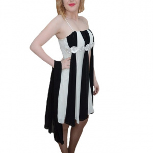 Rochie scurta de ocazie, voal alb cu insertii de material negru