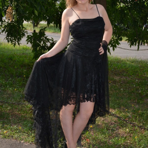 Rochie superba de ocazie, cu insertie de broderie neagra si trena - Img 3