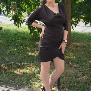 Rochie tinereasca, de culoare maro, decolteu in v - Img 4