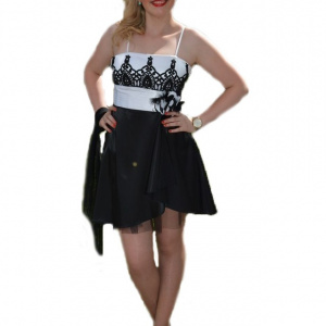 Rochie tinereasca de seara, model scurt, alb cu broderie neagra - Img 1