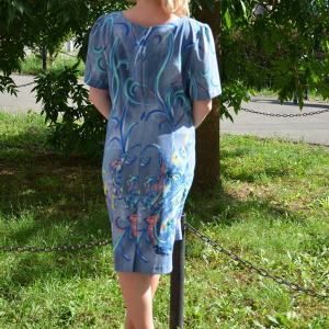 Rochie tinereasca, nuanta albastra, design de flori multicolore - Img 5