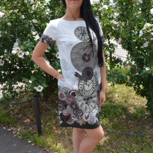 Rochie trendy cu croi lejer, design geometric, pe fond alb - Img 4