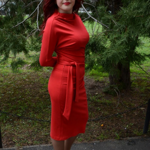 Rochie trendy, nuanta de rosu, fermoar auriu pe umar - Img 4
