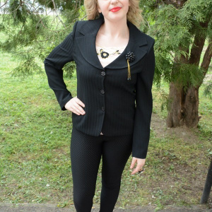 Sacou elegant, cu bluza roz pudra, inclusa in pret, clasic, pe negru - Img 3