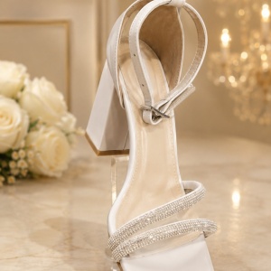 Sandale elegante, albe ,cu toc ,gros,cu barete
