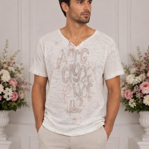 Tricou de barbati, de culoare alba, cu imprimeu grafic crem