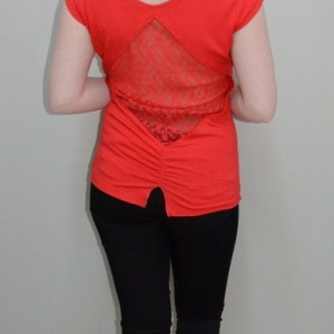 Tricou de vara, nuanta de rosu, decolteu usor in V - Img 4