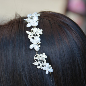 Agrafa eleganta tip coronita cu model floral cu cristale, pe argintiu - Img 4