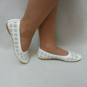 Balerin casual, alb, cu talpa plata si model de decupaje mici - Img 3