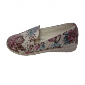 Balerin fashion de primavara cu design colorat pe fundal alb - Img 1