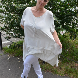 Bluza casual ,asimetrica, cu design de buzunare nuanta de bej - Img 4