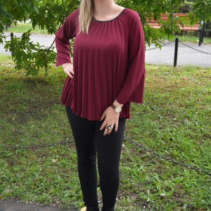 Bluza casual cu model de pliuri mari verticale, nuanta marsala - Img 5