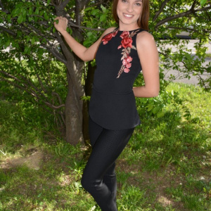 Bluza chic de ocazie, cu design de flori brodate pe fond negru - Img 3