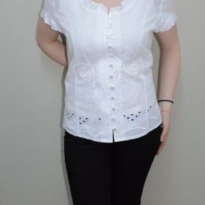 Bluza cu maneca scurta, nuanta de alb, design floral - Img 2