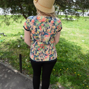 Bluza cu maneca scurta si imprimeu floral deosebit multicolor - Img 5