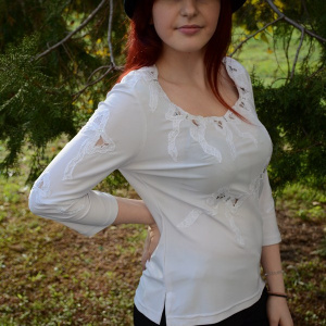 Bluza de ocazie, de culoare alba, cu design de fundite de dantela - Img 4