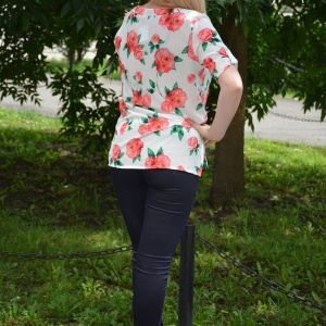 Bluza deosebita de primavara-vara, alba cu design floral corai - Img 4