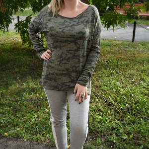 Bluza in tendinte, verde, inchis cu imprimeu rafinat, aspect lucios - Img 7