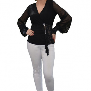 Bluza moderna, de culoare neagra, perfecta pentru ocazii