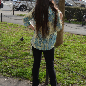 Bluza oversize in nuanta galben-albastru, cu guler mic, ascutit - Img 4