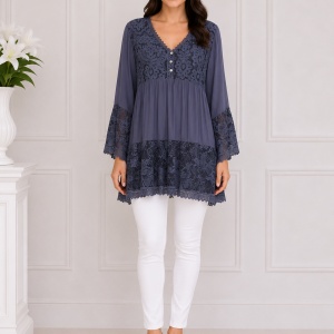 Bluza rafinata Luna cu insertii de dantela ,nuanta de bleumarin