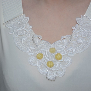 Bluza tinereasca, nuanta de bej, maneca lunga si design chic - Img 4