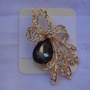 Brosa eleganta cu strasuri fine, albe, galben, negru, fond auriu - Img 2