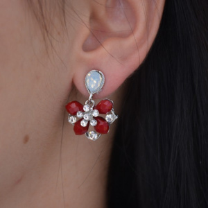Cercei cu design fluture-floare, nuanta de rosu-alb, negru-alb - Img 3