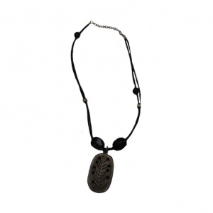 Colier model chic,cu un pandantiv mare tip placuta,negru - Img 1